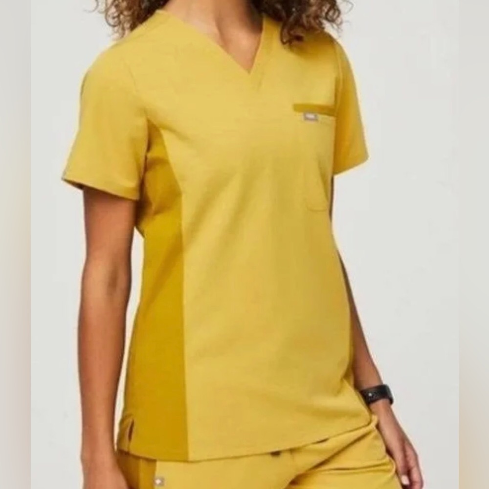 FIGS Light Gold/Side Panel REMIX Catarina™ - One-Pocket Scrub Top